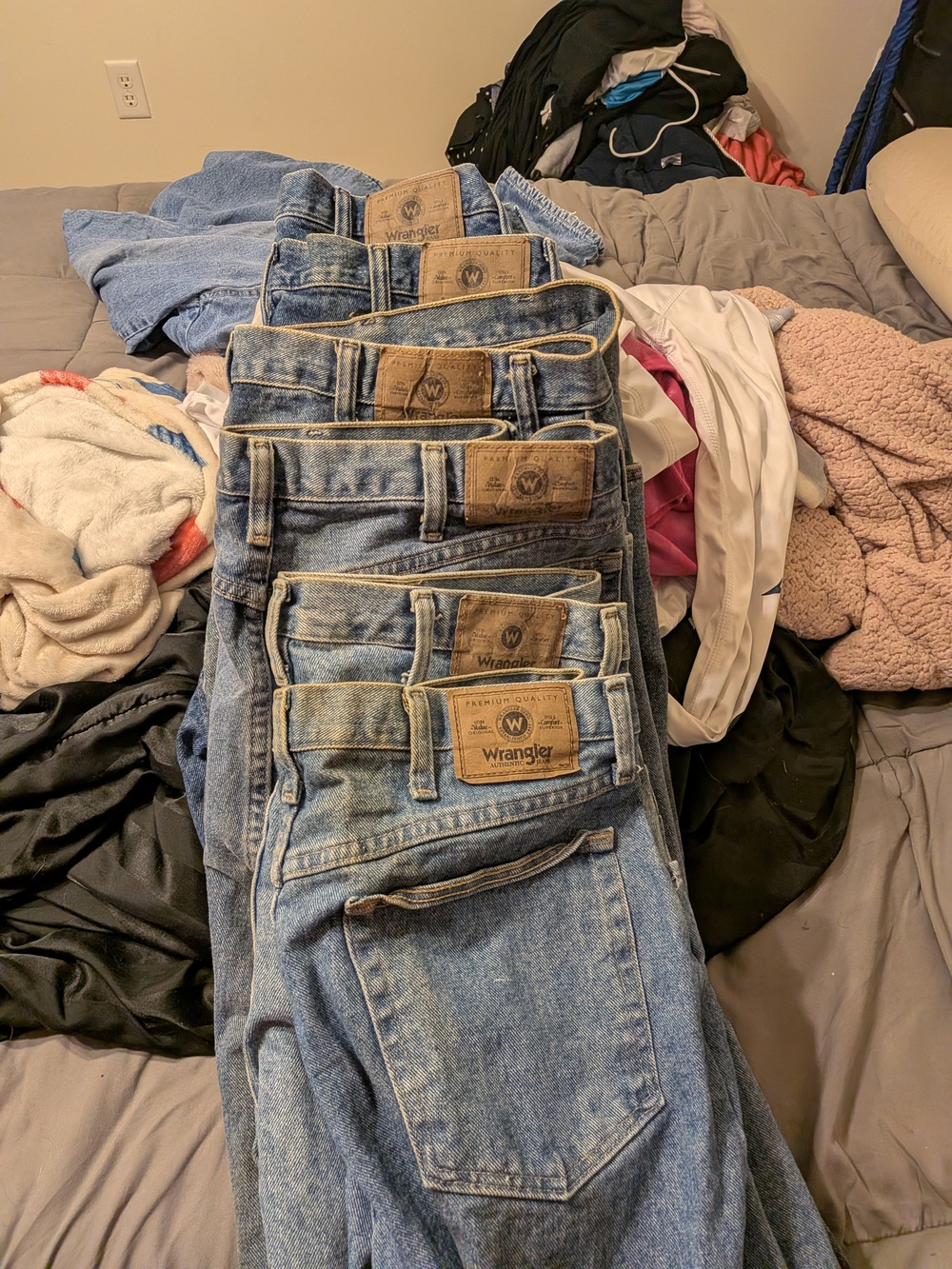 Wrangler Men's Straight Jeans - Medium Blue Denim Pack